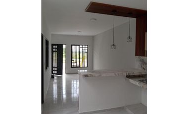 CASA EN VENTA FLORIDA VALLE PARA ESTRENAR DE UN PISO CON TERRAZA