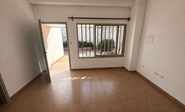 ALQUILER| Departamento 2 Dormitorios con PATIO en Villa Cabrera - TAP8044009