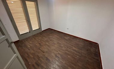 ALQUILER| Departamento 2 Dormitorios con PATIO en Villa Cabrera - TAP8044009