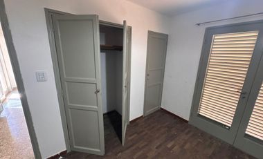 ALQUILER| Departamento 2 Dormitorios con PATIO en Villa Cabrera - TAP8044009