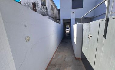ALQUILER| Departamento 2 Dormitorios con PATIO en Villa Cabrera - TAP8044009