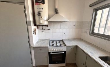 ALQUILER| Departamento 2 Dormitorios con PATIO en Villa Cabrera - TAP8044009