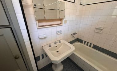ALQUILER| Departamento 2 Dormitorios con PATIO en Villa Cabrera - TAP8044009