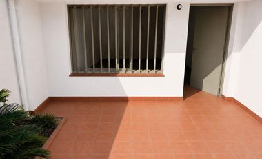 ALQUILER| Departamento 2 Dormitorios con PATIO en Villa Cabrera - TAP8044009