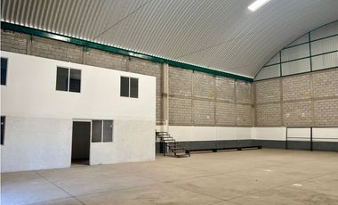 Bodega en renta con oficinas sobre corredor FINSA
