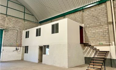 Bodega en renta con oficinas sobre corredor FINSA