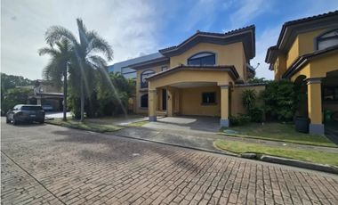 ALQUILER CASA EN COSTA DEL ESTE CON PISICNA 4 REC ANTIGUA MLD