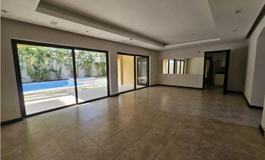 ALQUILER CASA EN COSTA DEL ESTE CON PISICNA 4 REC ANTIGUA MLD
