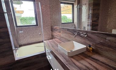 HERMOSA CASA EN VENTA EN ZONA EXCLUSIVA DEL BOSQUE EL OLIVAR EN SAN ISIDRO