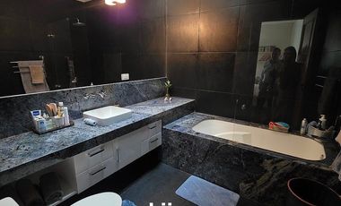 HERMOSA CASA EN VENTA EN ZONA EXCLUSIVA DEL BOSQUE EL OLIVAR EN SAN ISIDRO