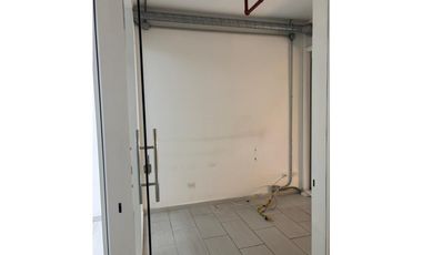 Alquiler de Local Calle 50 | Total 114 m2 con Mezz. CT