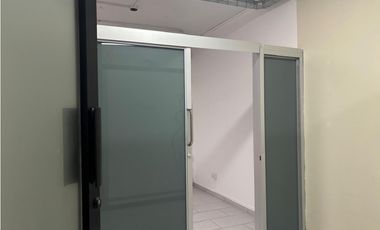 Alquiler de Local Calle 50 | Total 114 m2 con Mezz. CT