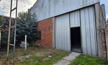 GALPÓN CON OFICINA Y VIVIENDA DE 3 AMBIENTES