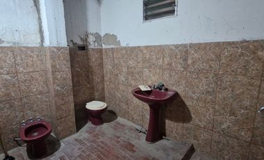 GALPÓN CON OFICINA Y VIVIENDA DE 3 AMBIENTES