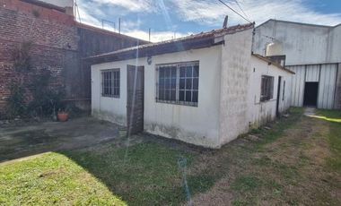 GALPÓN CON OFICINA Y VIVIENDA DE 3 AMBIENTES