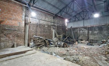 GALPÓN CON OFICINA Y VIVIENDA DE 3 AMBIENTES