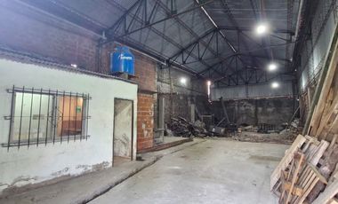 GALPÓN CON OFICINA Y VIVIENDA DE 3 AMBIENTES