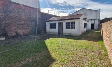 GALPÓN CON OFICINA Y VIVIENDA DE 3 AMBIENTES