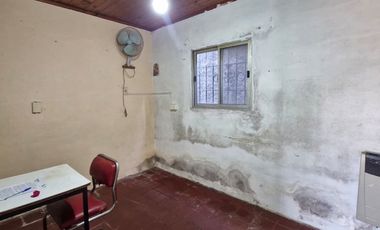 GALPÓN CON OFICINA Y VIVIENDA DE 3 AMBIENTES