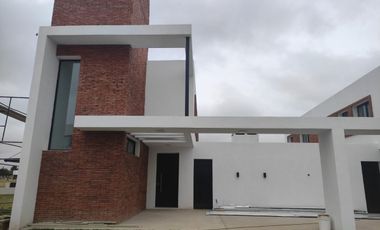 DUPLEX DE CATEGORIA, 3 DORM/ 2 BAÑOS CHACRAS GREEN