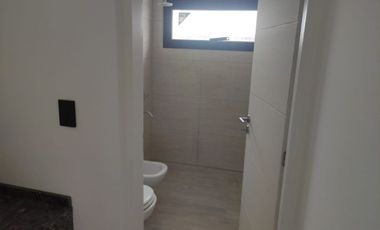 DUPLEX DE CATEGORIA, 3 DORM/ 2 BAÑOS CHACRAS GREEN