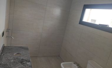 DUPLEX DE CATEGORIA, 3 DORM/ 2 BAÑOS CHACRAS GREEN