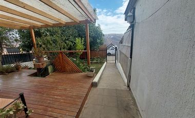 Casa en Arriendo en Se Arrienda $580.000 x mes Casa de 2 pisos en Canal Beagle, Viña del Mar