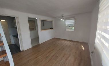 Casa en Arriendo en Se Arrienda $580.000 x mes Casa de 2 pisos en Canal Beagle, Viña del Mar