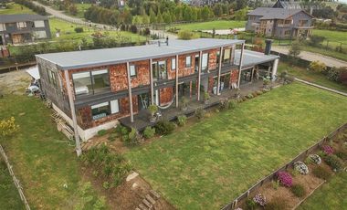 Casa en Arriendo en Condominio Puerto Varas Norte, Venta de terreno con 2 casas en parcela de 5.000 m2