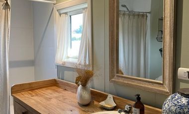 Casa en Arriendo en Línea Nueva, linda casa con detalles únicos, amplios espacios e impecable jardín
