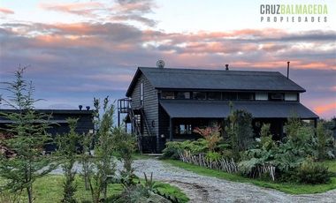 Casa en Arriendo en Línea Nueva, linda casa con detalles únicos, amplios espacios e impecable jardín