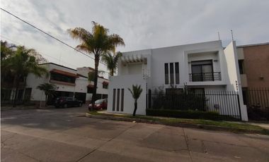 RENTA CASA GALEANA ESQ. USO COMERCIAL, LAS BRISAS SAHUAYO MICH