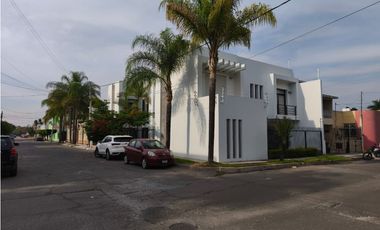 RENTA CASA GALEANA ESQ. USO COMERCIAL, LAS BRISAS SAHUAYO MICH