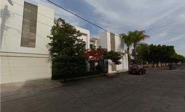 RENTA CASA GALEANA ESQ. USO COMERCIAL, LAS BRISAS SAHUAYO MICH