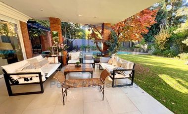 INCREÍBLE CASA EN LA DEHESA CON GRAN JARDÍN Y PISCINA