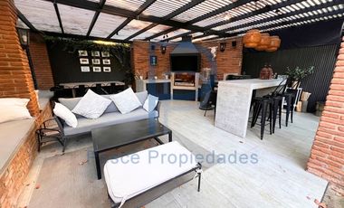 INCREÍBLE CASA EN LA DEHESA CON GRAN JARDÍN Y PISCINA