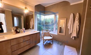 INCREÍBLE CASA EN LA DEHESA CON GRAN JARDÍN Y PISCINA