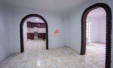 Casa en venta en Santa Paula, Tonalá con espacio independiente para negocio