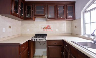 Casa en venta en Santa Paula, Tonalá con espacio independiente para negocio