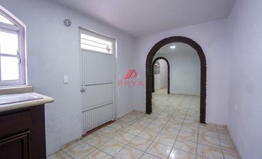 Casa en venta en Santa Paula, Tonalá con espacio independiente para negocio