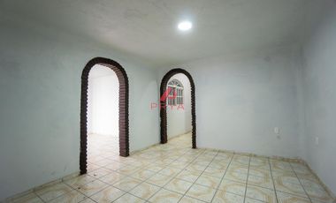 Casa en venta en Santa Paula, Tonalá con espacio independiente para negocio