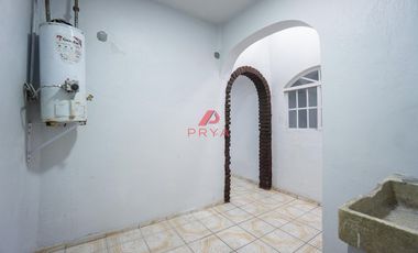 Casa en venta en Santa Paula, Tonalá con espacio independiente para negocio