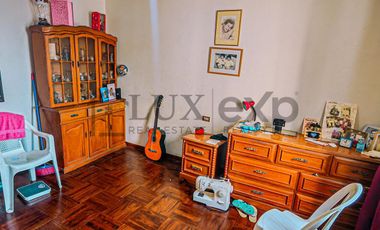 Casa de 4 pisos en Urb. Vista Alegre
