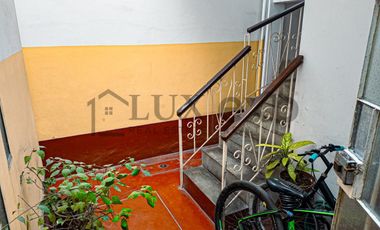 Casa de 4 pisos en Urb. Vista Alegre