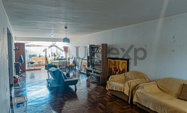 Casa de 4 pisos en Urb. Vista Alegre
