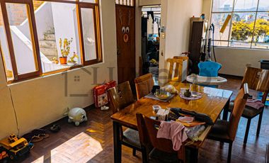 Casa de 4 pisos en Urb. Vista Alegre