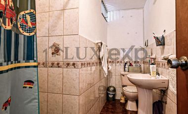 Casa de 4 pisos en Urb. Vista Alegre