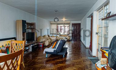 Casa de 4 pisos en Urb. Vista Alegre