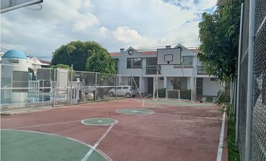 Casa de 2 Pisos con Jacuzzi en Condominio – Flandes
