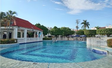 Casa de 2 Pisos con Jacuzzi en Condominio – Flandes